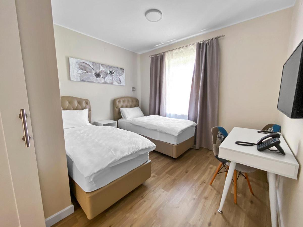 Toscanina Garni Hotel Dobrovo Zewnętrze zdjęcie